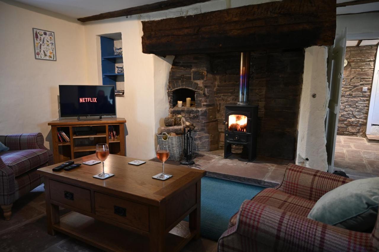 Вилла Pant Llwyd Farm Llangynidr Экстерьер фото