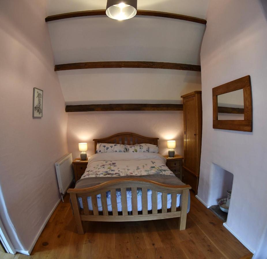 Вилла Pant Llwyd Farm Llangynidr Экстерьер фото