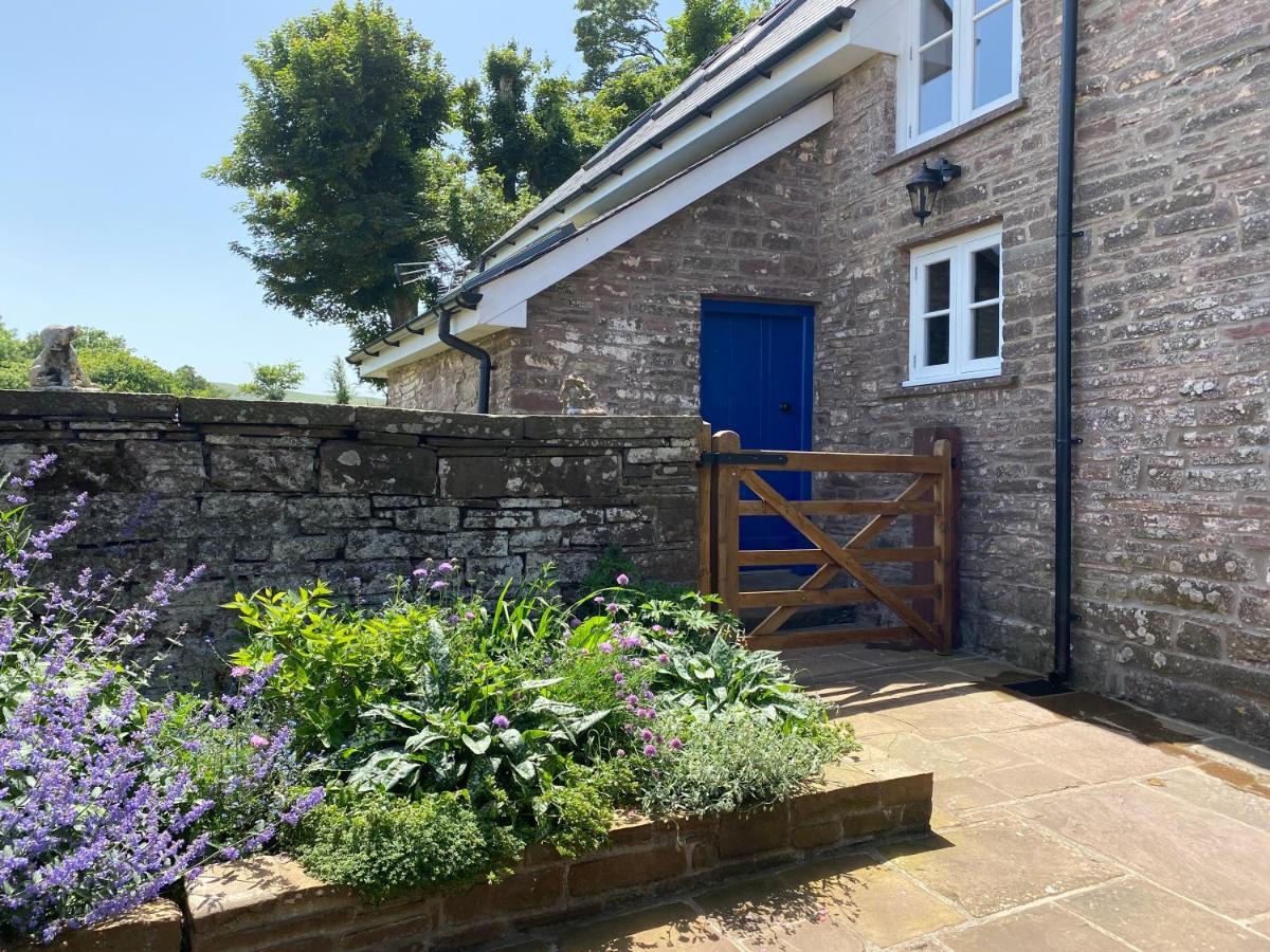 Вилла Pant Llwyd Farm Llangynidr Экстерьер фото