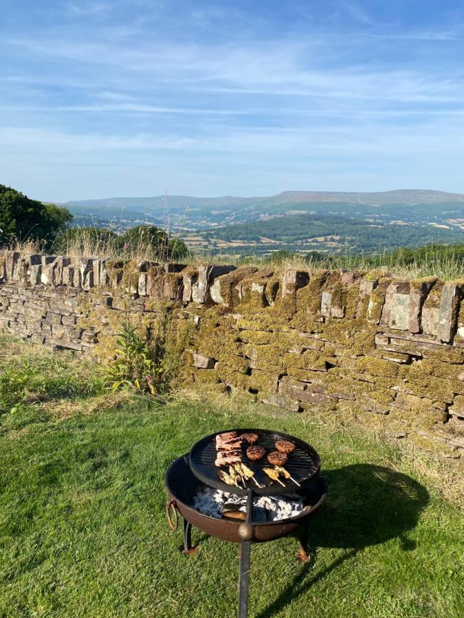 Вилла Pant Llwyd Farm Llangynidr Экстерьер фото