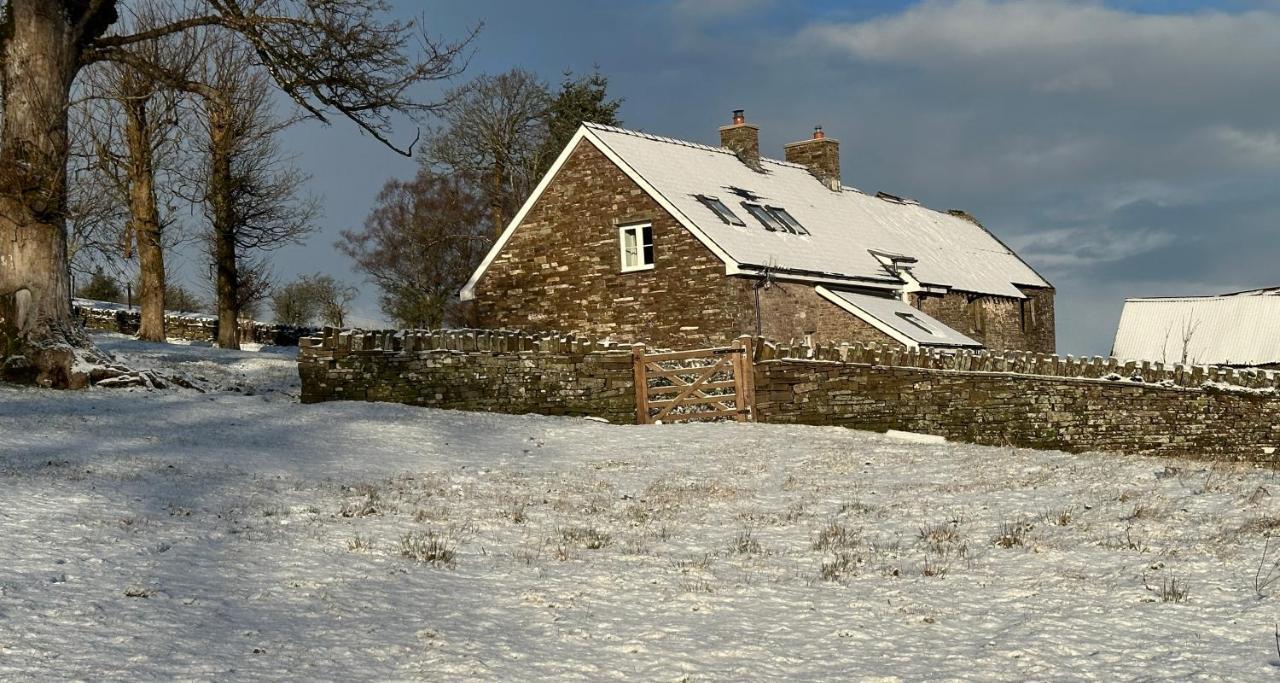 Вилла Pant Llwyd Farm Llangynidr Экстерьер фото